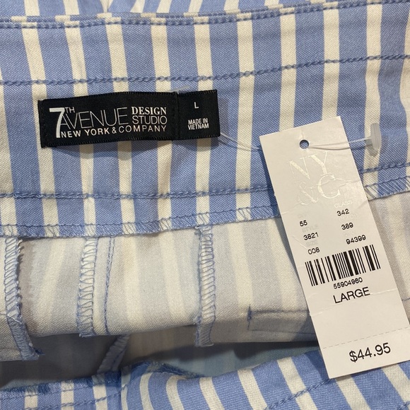 Blue and White Striped Shorts - Large - Picture 3 of 4